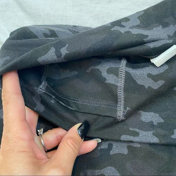 Fabletics Brand Green Black Grey Camo Bike Shorts Size Medium - Picture 5 of 10